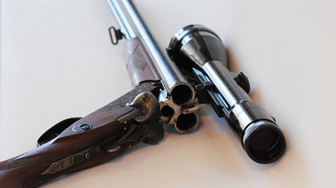 Kuvan drillingissä on kaksi haulipiippua ja yksi luotipiippu.