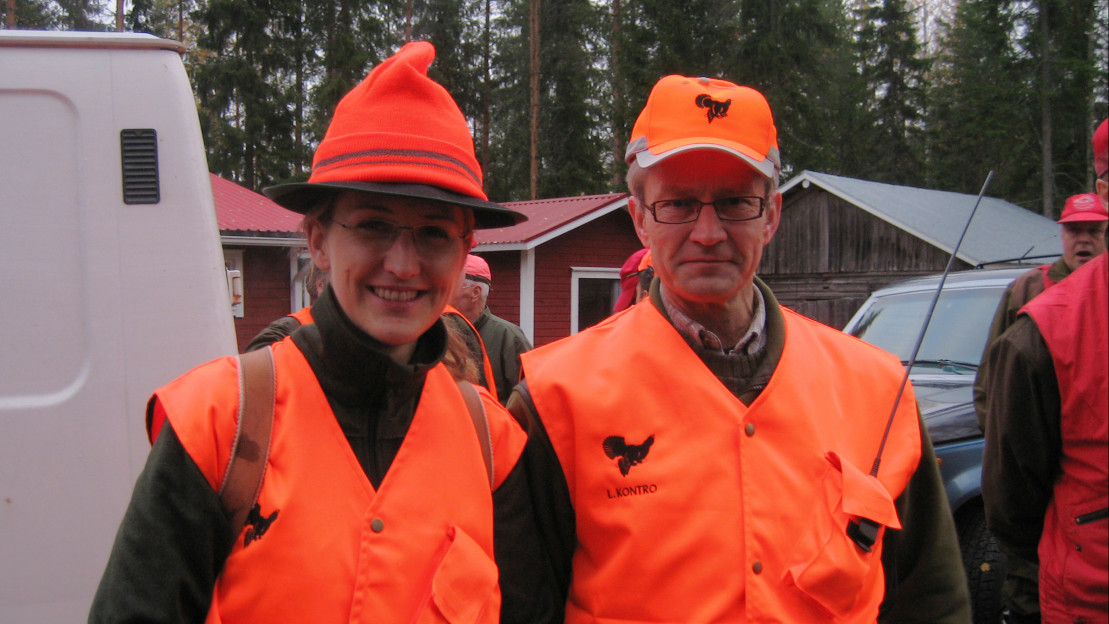 Metsästäjäliitto liittyi eurooppalaiseen metsästäjäjärjestö FACEen vuoden 2009 alussa. FACEn tiedottaja Christine Rödlach ja Metsästäjäliiton puheenjohtaja Lauri Kontro liiton vierasjahdissa. Kuva: Anna Grenfors/Suomen Metsästäjäliitto