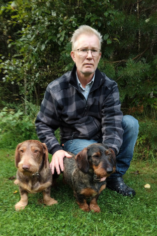 Ari Alinen koirineen.